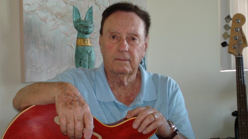 Bill Pitman, Gitaris Studio Terhormat Meninggal di 102 Tahun